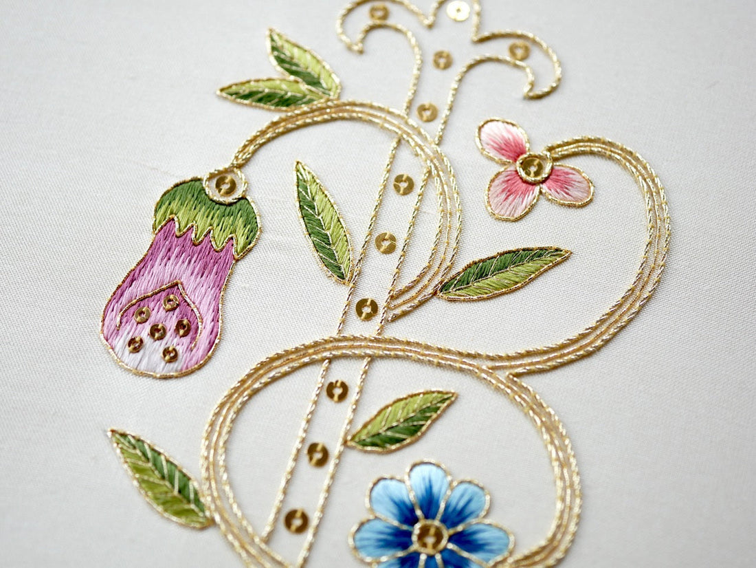 Glamis Foxglove: Stitching the Elegance of the Kinghorne Bed