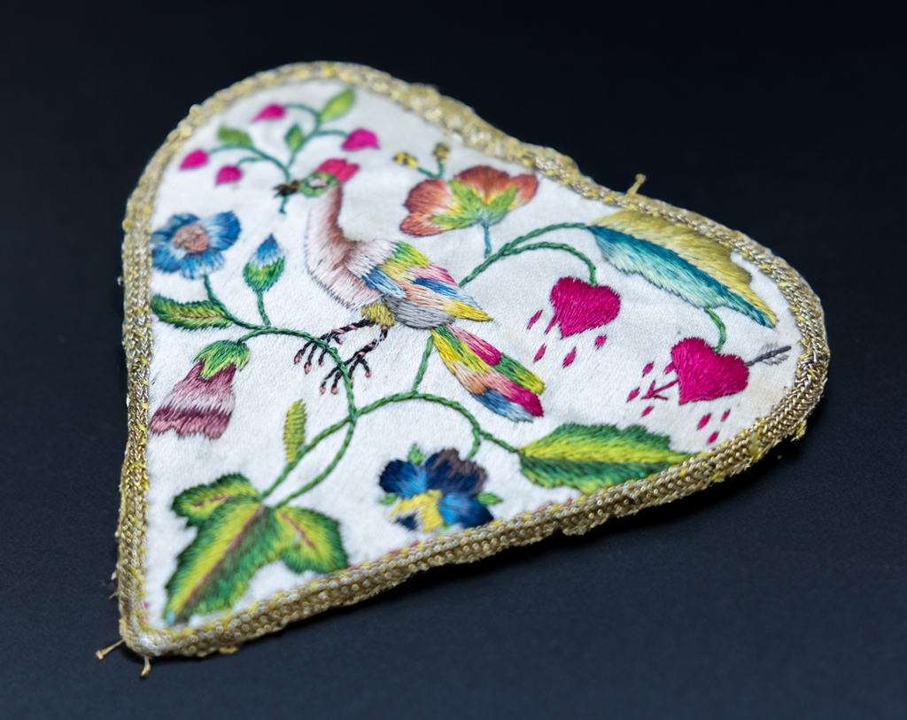 The Crewel Work Company Elizabethan Scrolls Crewel Embroidery Kit