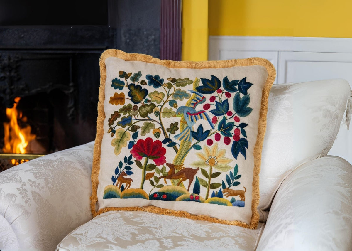 Jacbean Hunt Crewel Embroidery Kit – The Crewel Work Company